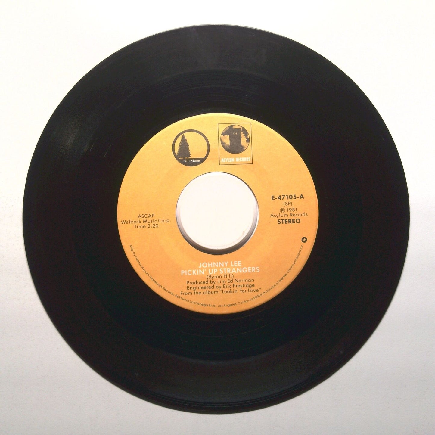 Johnny Lee - Never Lay My Lovin' Down; Pickin' Up Strangers - Vinyl 45 RPM 7"