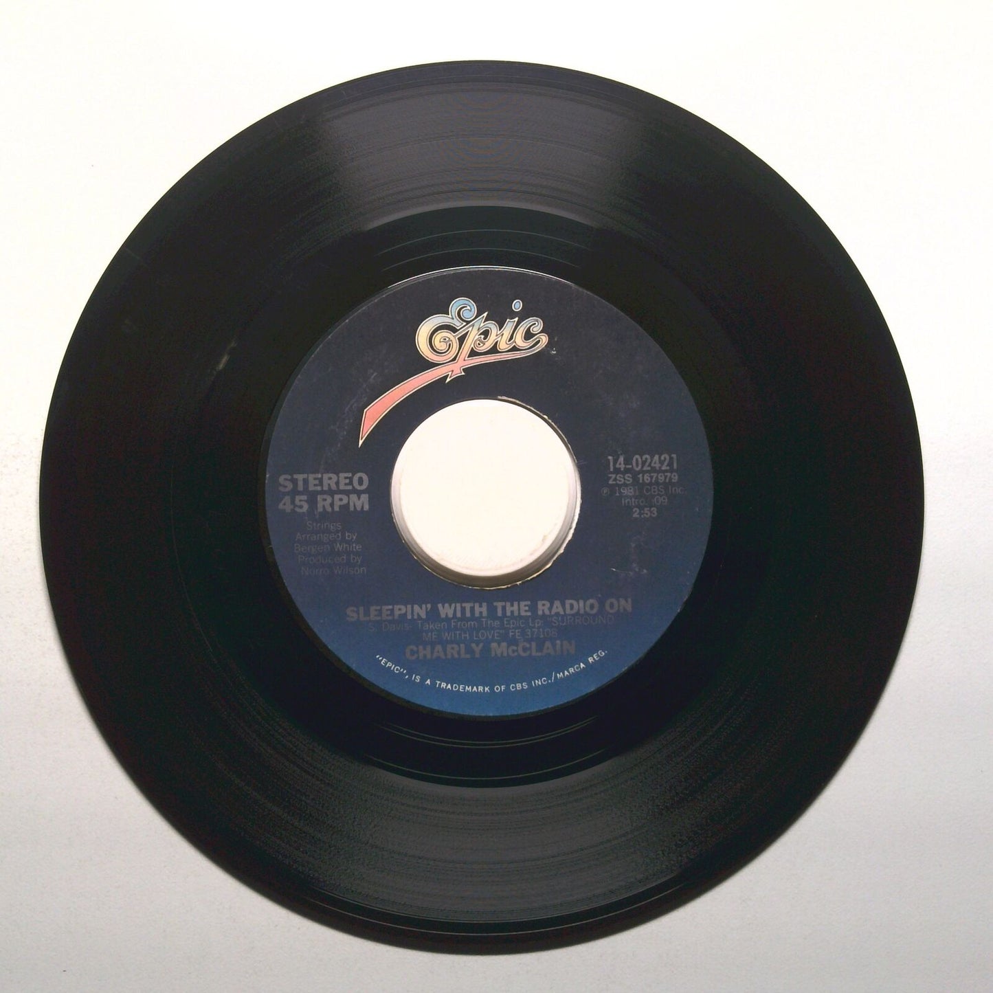 Charly McClain - That's All A Woman Lives For; Sleepin' With The Radio On - 45