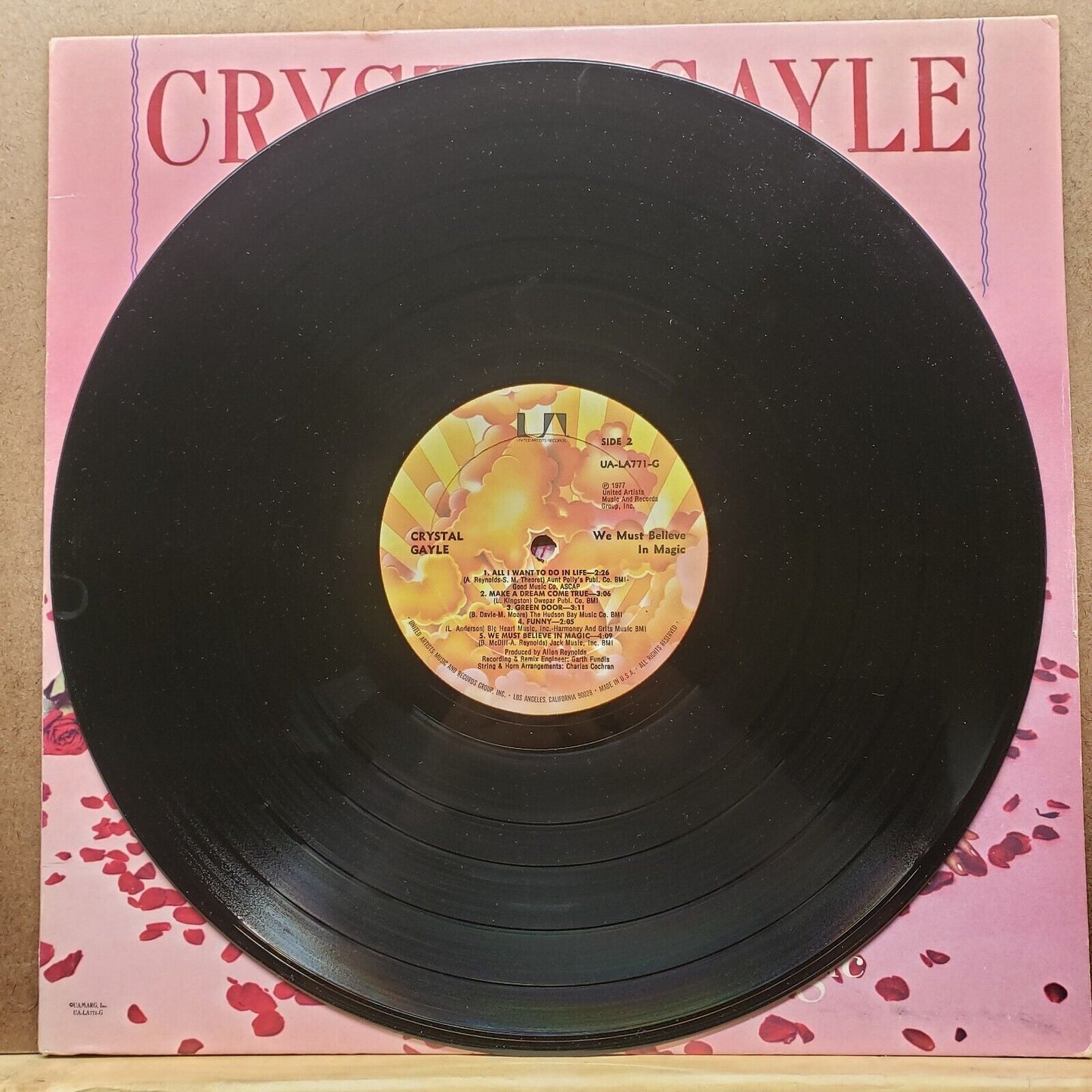 Crystal Gayle - We Must Believe In Magis - UA-LA771 - Vinyl Record LP
