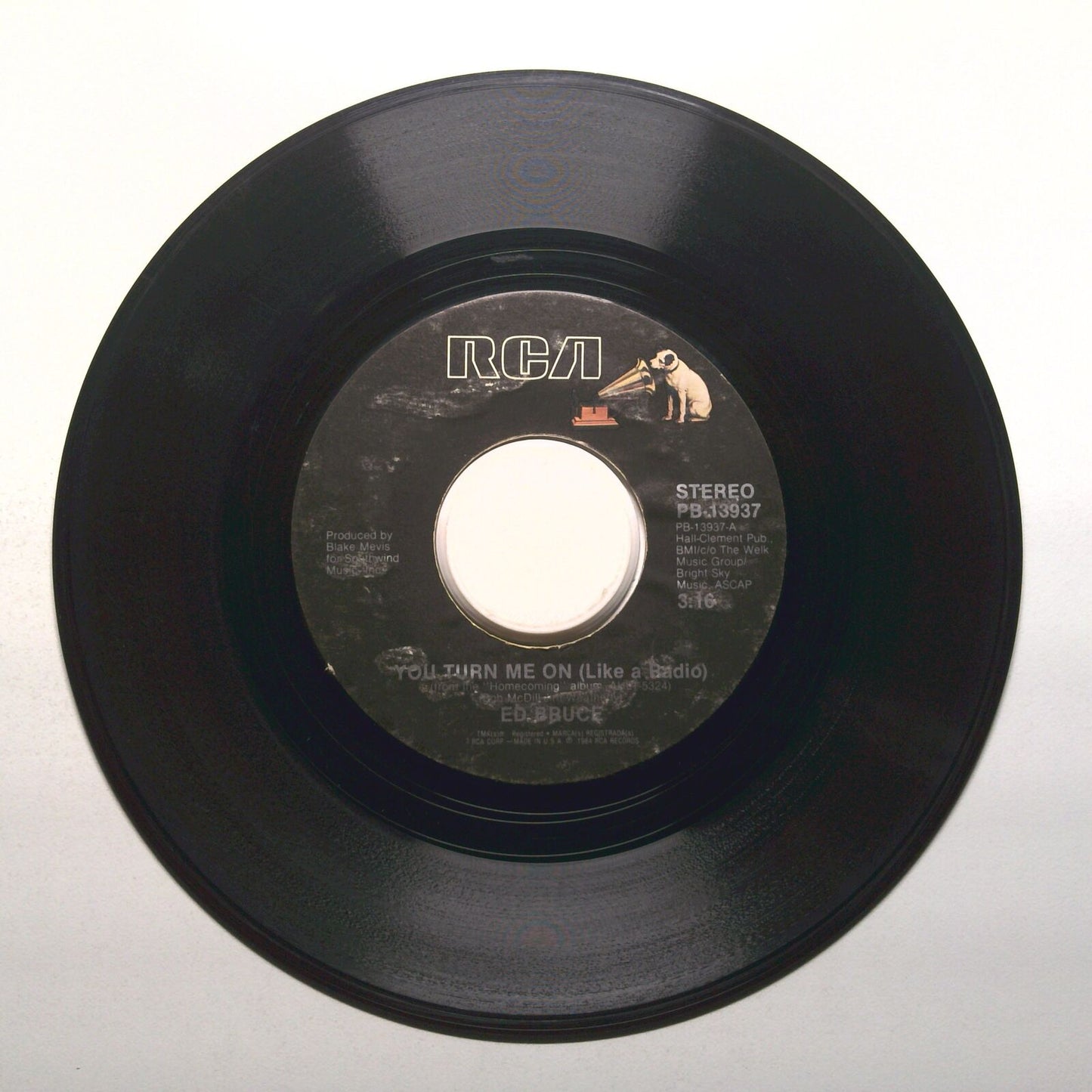 Ed Bruce - You Turn Me On (Like a Radio); If It Ain't Love - Vinyl 45 RPM 7"