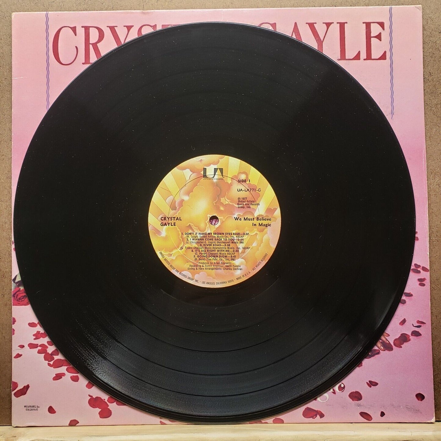 Crystal Gayle - We Must Believe In Magis - UA-LA771 - Vinyl Record LP