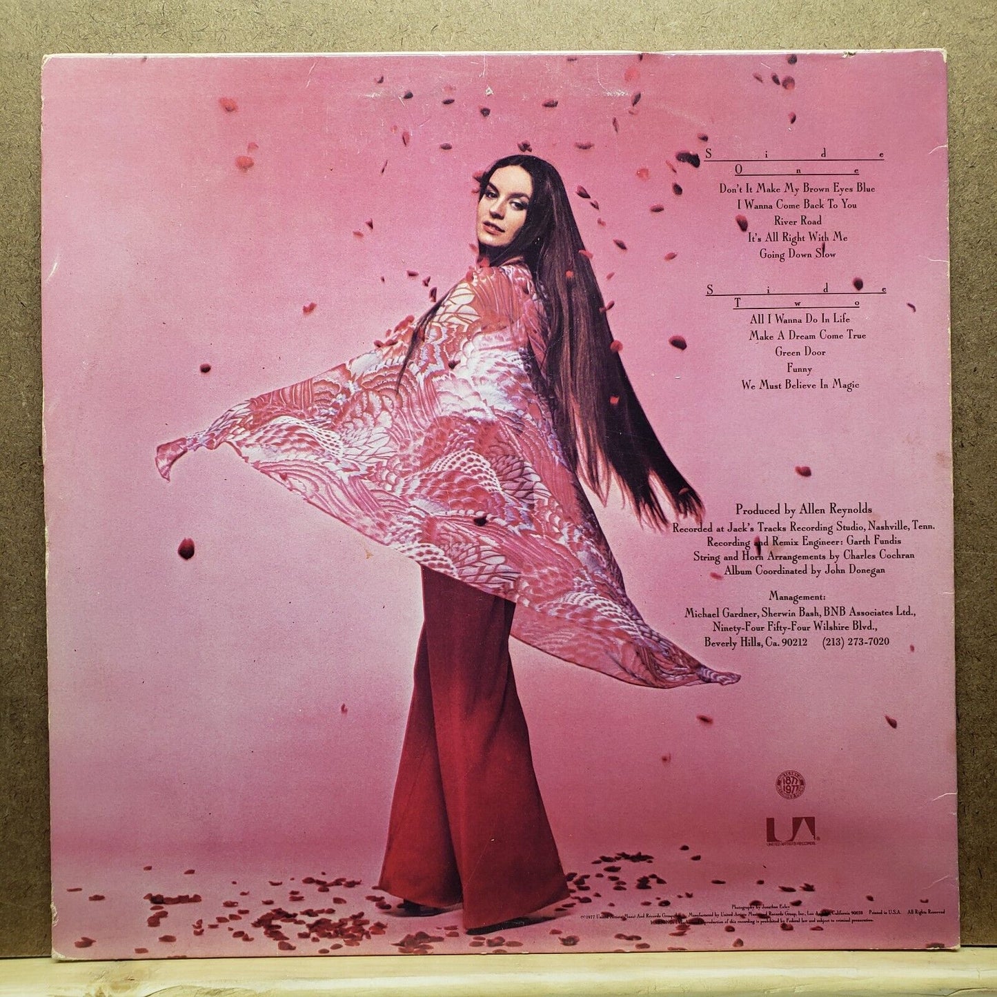 Crystal Gayle - We Must Believe In Magis - UA-LA771 - Vinyl Record LP