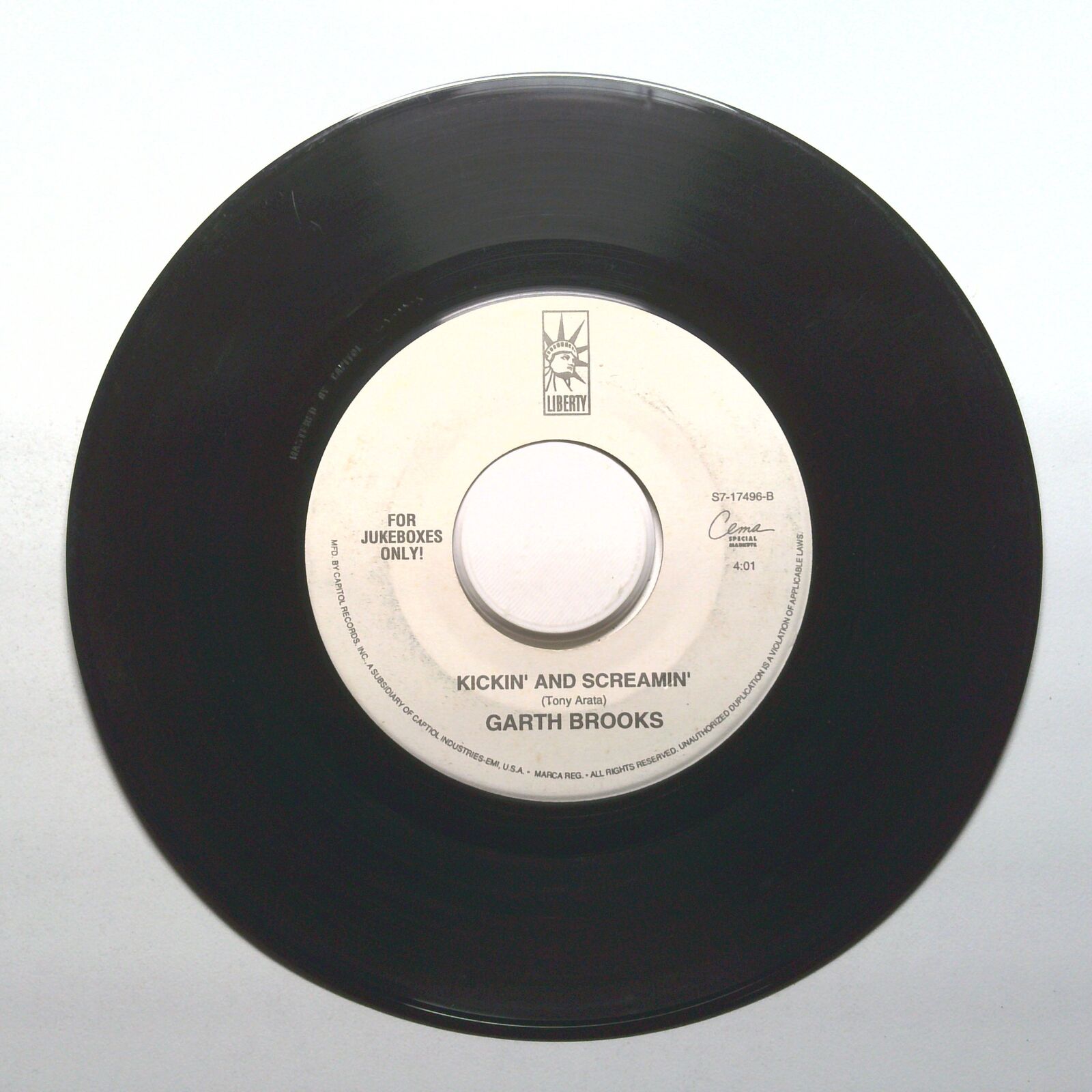Garth Brooks - Kickin' And Screamin'; Ain't Going Down - 45 RPM 7" (Warped)