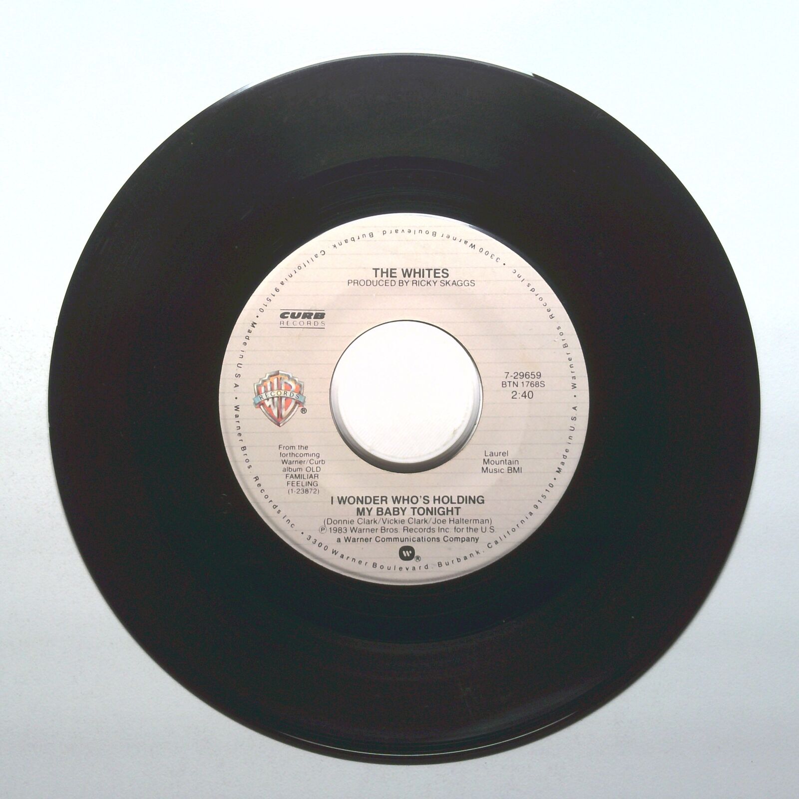 The Whites - I Wonder Who's Holding My Baby Tonight; Follow The Leader