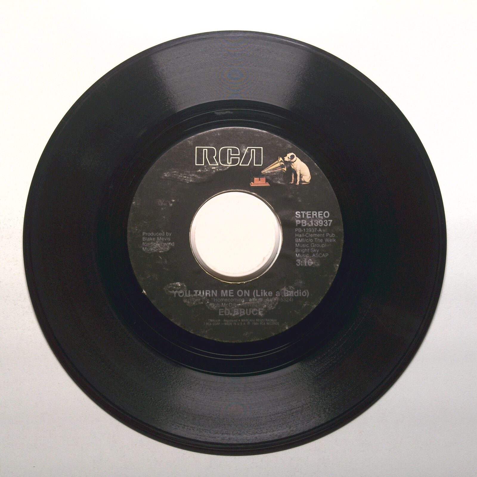 Ed Bruce - You Turn Me On (Like a Radio); If It Ain't Love - Vinyl 45 RPM 7"