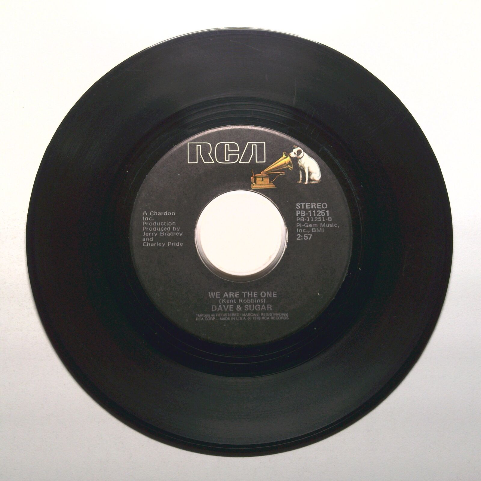 Dave & Sugar - We Are The One; Gotta Quit Lookin' At You Baby - Vinyl 45 RPM 7"